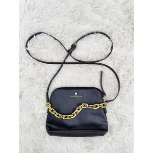 Liz Claiborne Black Crossbody Bag Gold Chain Front Detail